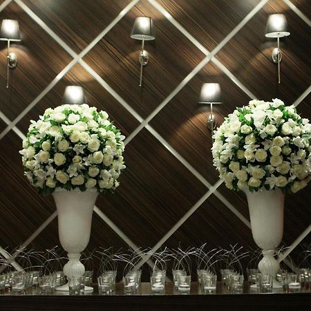 Limneon Resort & Spa Кастория Экстерьер фото Flower arrangement